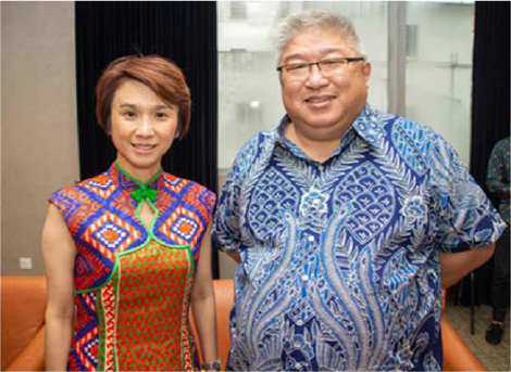 刘燕玲女士<p>(新加坡文化、社区及青年部政务部长，新加坡贸易与工业部政务部长）