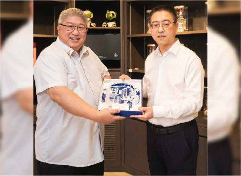 章欣先生<p>(宜宾五粮液股份有限公司党委委员，副总理，董秘）